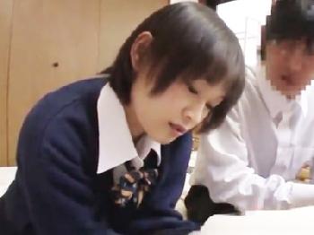 憧れの先輩を自宅に連れ込んで強制的に挿入して強制的に種付け女子校生美少女中出しレイプのエロ動画