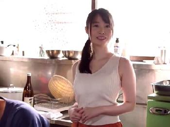 久しぶりに帰省した田舎で出会った美人奥さんと…夏休みの間だけ肉体関係に巨乳痴女人妻のエロ動画