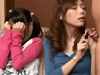 淫乱母娘をナンパ→親子丼ごちそうさまでした巨乳美少女人妻3Pのエロ動画