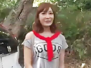 「ちょっと恥ずかしいけど‥」大自然の中での羞恥パコに大性的興奮のデカパイお姉さんW巨乳ギャル露出のエロ動画