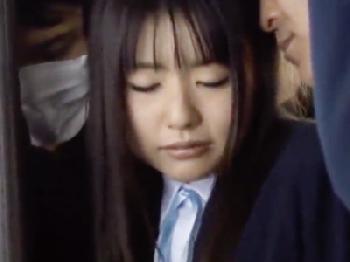 けいおん？部の女子校生たちがバスで集団痴漢！そのまま中出し乱交に発展W美少女ロリコスプレレイプのエロ動画