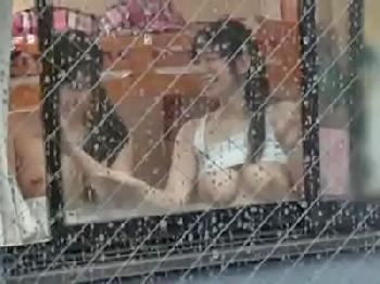 女のコ同士でレズビアンHしてた隣人を覗いてたら誘われて3Pパコ巨乳美少女中出しのエロ動画