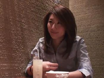 夫のチンポコじゃ満足できなくなった淫乱妻をご自慢チンポコでハメ堕とし素人人妻ぶっかけのエロ動画