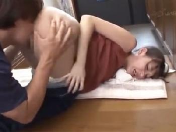 スタイル抜群美形お姉さんに抵抗させないように強引にガシガシ犯しまくる冷酷男ぶっかけレイプのエロ動画