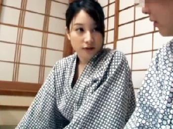 『何？勃起してんの？』温泉旅行中に巨乳のお姉ちゃんにフル勃起して姉弟相姦お姉さん中出し手コキ近親相姦のエロ動画