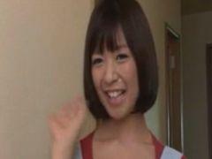 マダム交えて自宅で3Pプレイして気分最高！人妻のエロ動画