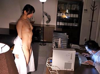 自分だけ成功した美人研究員を怒りのレイプ！！巨乳お姉さん西野翔のエロ動画