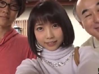 童顔でアイドル級の美形少女がオジサン男根をフェラチオチオご奉仕美少女お姉さんロリのエロ動画