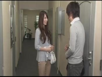 隣の美人奥様に声をかけたらいきなりディープキスされてその場で中出しハメ！巨乳痴女人妻波多野結衣のエロ動画