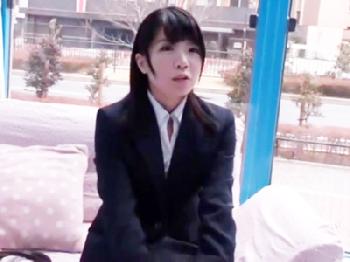 今年入社したばかりの新人オフィスレディがマジックミラー号で出会ったばかりの男と即ずぼ美少女お姉さんOLのエロ動画