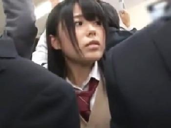 満員電車で痴漢プレイを楽しむ特殊な性癖を持つ兄妹女子校生美少女近親相姦のエロ動画