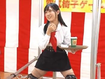 空気椅子で耐えれずに他人肉棒に腰を沈めてしまう清麗彼女美少女中出しのエロ動画