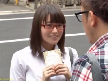 冴えないリーマンがいきなり女子校生に告白されたので連れ込み即ハメ巨乳美少女めがねのエロ動画