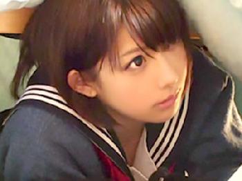 友人の妹にコタツの中で悪戯して中出し女子校生美少女のエロ動画