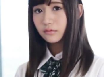 真っ昼間からオジサンと円光してる美形少女女子校生が無毛マンコに種付けされちゃう美少女パイパン中出しハメ撮りのエロ動画