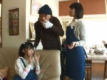 時間停止能力を持った男・松本が童顔諸共一家を婦女暴行！ロリ人妻レイプのエロ動画
