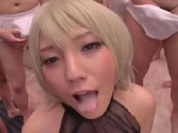中出し精液をオクチに含んで余すことなく堪能する痴女美少女コスプレ乱交のエロ動画