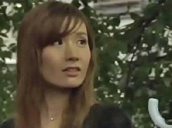 ひき逃げで逃げた夫を待つ奥様が夫の友人と流され不貞巨乳人妻のエロ動画