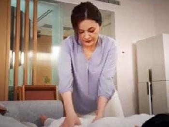 施術中に欲情した客が美人な奥様マッサージ師を強姦する一部始終巨乳人妻中出し盗撮のエロ動画