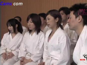 女空手家が必死に抵抗するもさすがに男には勝てず弟子の前で陵辱される巨乳お姉さんレイプのエロ動画