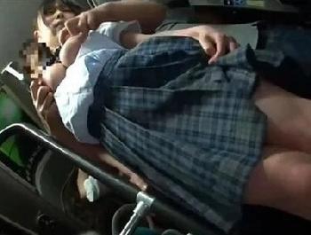 「い、いや…」黒髪純情だけど巨大乳な女子校生→痴漢で濡れマンにされて連れ込みパコ巨乳美少女レイプのエロ動画