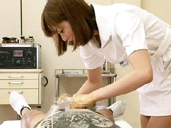 エロくない雰囲気の中で子種バンクの子種抜き取りを行う美人看護師W巨乳コスプレ看護婦フェラ手コキ麻美ゆまのエロ動画