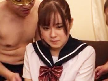中出し輪姦倶楽部で入会した美形少女女子校生がオジサンの中出し便器に美少女イラマチオレイプのエロ動画