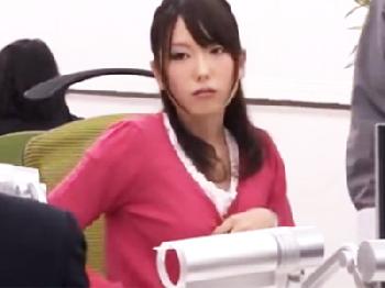 プロデューサーにパワハラされて会議室で強姦されちゃうアナウンサーOL顔射レイプのエロ動画