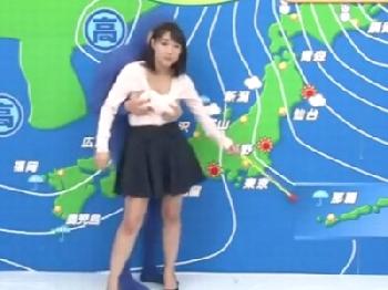 生放送中に公開セックスを見せつけるビックおっぱい気象予報士！巨乳お姉さん露出のエロ動画