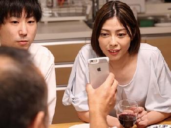 『あなた…ごめんなさい…』最初は夫を助けるために夫上司に身体を許した妻が…だんだんと堕ちていく痴女人妻卯水咲流のエロ動画