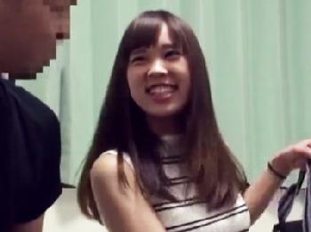 素股騎乗位で赤面しながら喘ぎ声をあげちゃうデリヘル娘に勢いで無許可中出し美少女盗撮のエロ動画