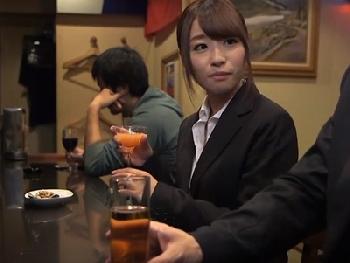 ずっと美味しそうだと思っていた後輩OL…酩酊させたところを部屋に連れ込み職権乱用レイプ！巨乳のエロ動画