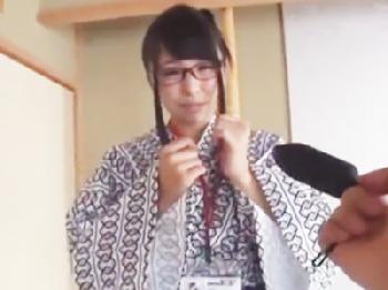 猛烈に可愛い美人OLお姉さんが温泉旅館でのハメ撮りで性的欲望開放してイキ乱れる顔射のエロ動画