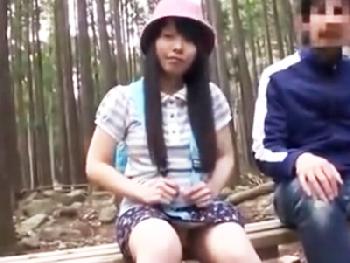 キャンプ場で実の娘に性的興奮してパイパンマンコに中出しキメちゃう鬼父美少女ロリレイプ近親相姦のエロ動画