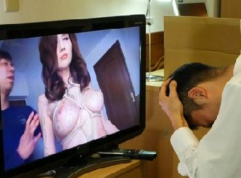 突然会社から失踪した巨大乳房同僚が強制的に性的暴行されている映像が送られてきた…巨乳お姉さんOLレイプJULIAのエロ動画