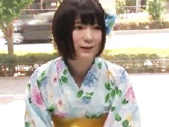 真面目そうなめがね美人と部屋で汗だくファック巨乳素人お姉さんフェラのエロ動画