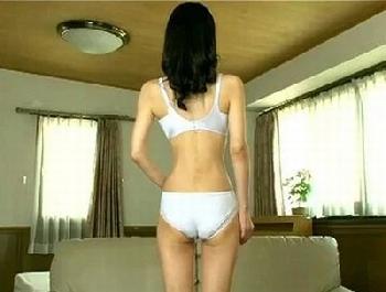 中年女性とは思えない華奢なスーパーボディ！色褪せない愛欲を全て吐き出して大開脚パコ痴女人妻熟女のエロ動画