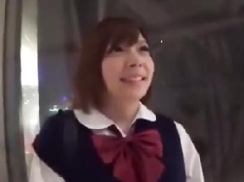 ネットの某掲示板で知り合った童顔女子校生とホテルパコで精液中出し美少女のエロ動画