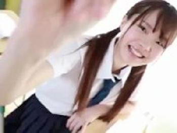 透明感たっぷりの無毛女子校生がキモいオジサンに汚される！美少女パイパンのエロ動画