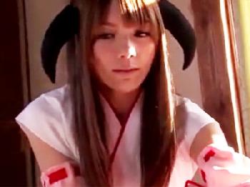 巫女さんのコスプレしたマスターベーション中毒の美形少女とハメ撮りパコ！美少女顔射オナニーのエロ動画