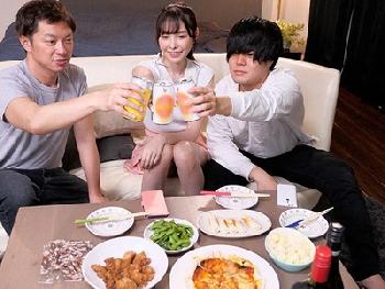 「かんぱ～い♡」友人の彼女が即勃起するボクを見て面白がり逆寝取られ美少女痴女橋本ありなのエロ動画