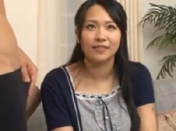 媚薬とバイブで我慢の限界！結婚5年目の欲求不満妻が限界突破の浮気ファック素人人妻オナニー盗撮のエロ動画