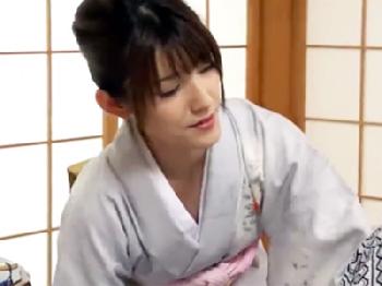 義理の父親の介護中に襲われて強引に中出しされちゃう和服の美人奥さん人妻近親相姦のエロ動画