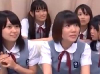 修学旅行で東京にきた田舎J○を騙してフェラチオ抜き強要！女子校生美少女ロリナンパ手コキのエロ動画