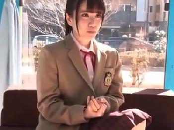 童顔なのに大きいオッパイなギャップ女子校生を言葉巧みに脱がせて生ズボ性交！巨乳素人美少女ロリナンパマッサージのエロ動画