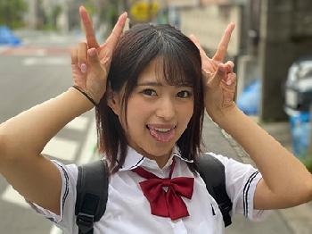 自分から野外でザーメンごっくんピースしちゃう美形少女女子校生と青姦お散歩!!美少女フェラ露出のエロ動画
