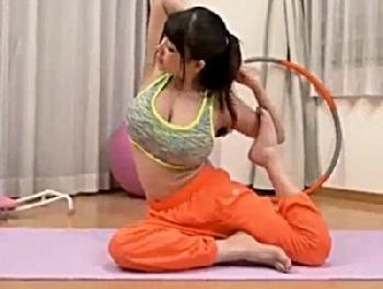 横で眠る実娘に欲情してしまう父親…我慢出来ずまだ未体験なマンコにナマ姦美少女ロリレイプ近親相姦篠宮ゆりのエロ動画