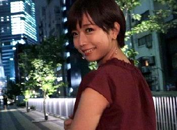 ショートヘアが似合いすぎる美形少女！清潔感あふれる見た目とは裏腹に自分から杭打ちピストンでズボズボ騎乗位パコ美少女紗倉まなの...