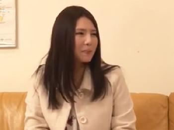 ムチムチな巨大お尻を持つお姉さんがマッサージ師に騙されて否応なしにハメ素人ぶっかけのエロ動画