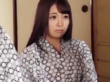 夫婦で温泉旅行に来ていた若奥様が偶然居合わせた黒人客に強制的に寝取られちゃう人妻中出しレイプのエロ動画